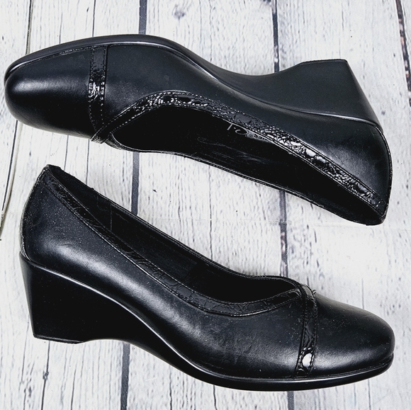 TENDER TOOTSIES | Silver slipon wedge heel comfort shoes - Picture 2 of 11